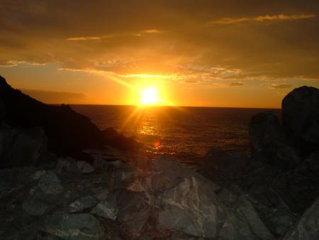 voila un petit coucher de soliel de corse 